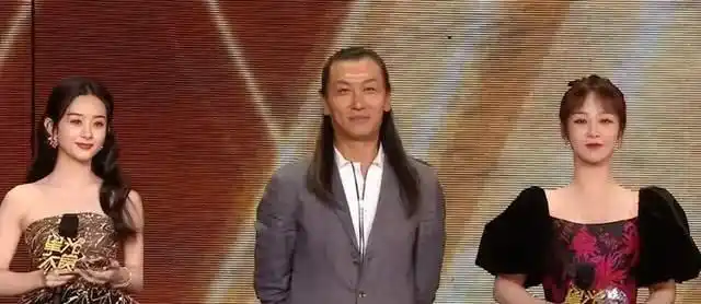 女明星红毯造型_杨紫红毯造型失败_小骨架女明星