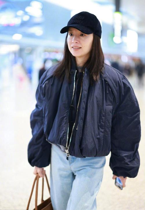 路拍明星照_女明星马路拍照_路拍女明星