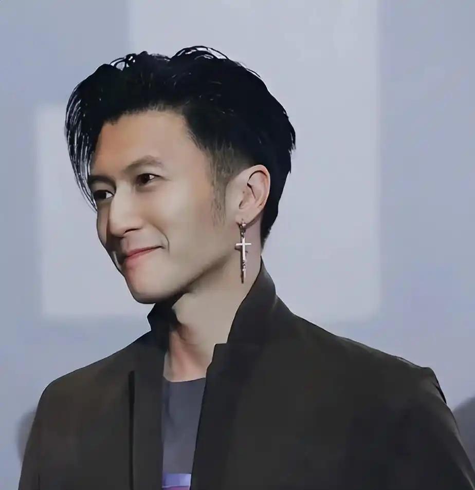 香港火灾明星捐款_娱乐圈慈善大事件_韩红爱心慈善基金会捐款明细