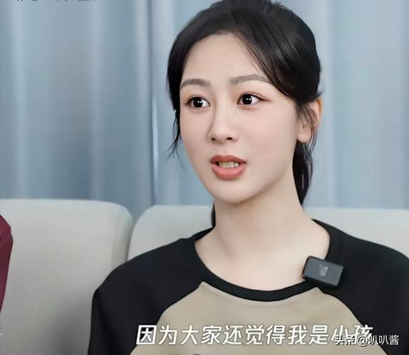 雪梨杨紫最新动态，顶流杨紫官宣停工后援会解散