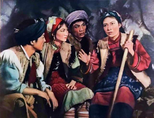 影视剧女兵形象_当过兵的女明星_医美网红脸