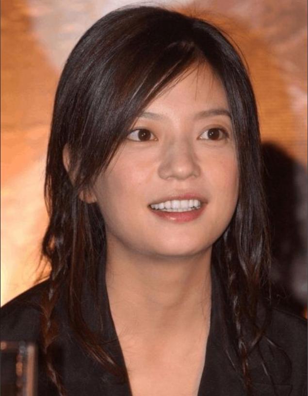 赵薇现在还在娱乐圈吗_赵薇投资做生意被封杀_赵薇转型投资做生意