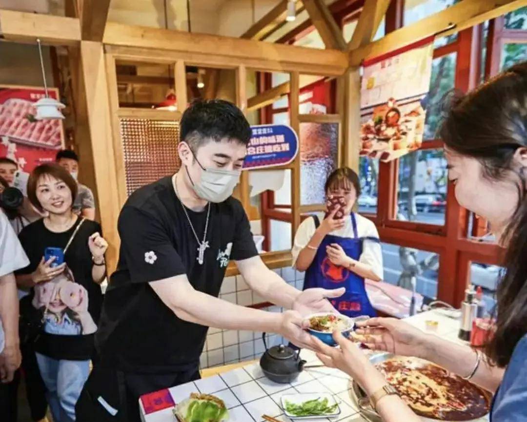 娱乐圈明星黑料曝光_辣木洋子跌下神坛原因_黑料网红,