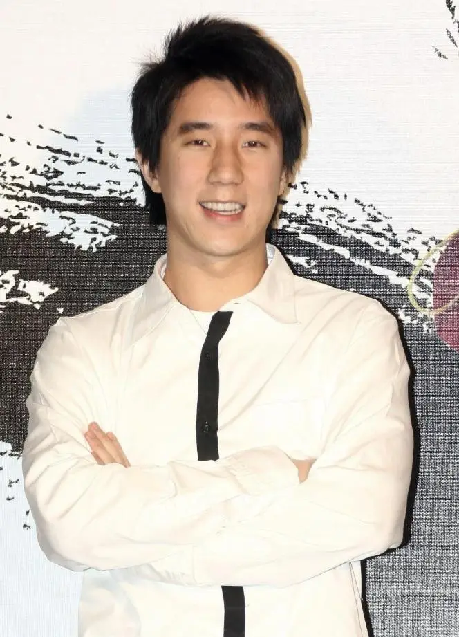 女明星全名拼音_明星本名改名故事_明星原名与艺名区别