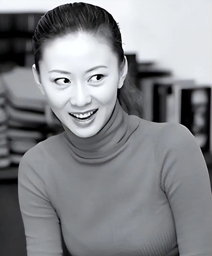 汤加丽人体艺术写真_汤加丽舞蹈经历_中国女明星人体艺术